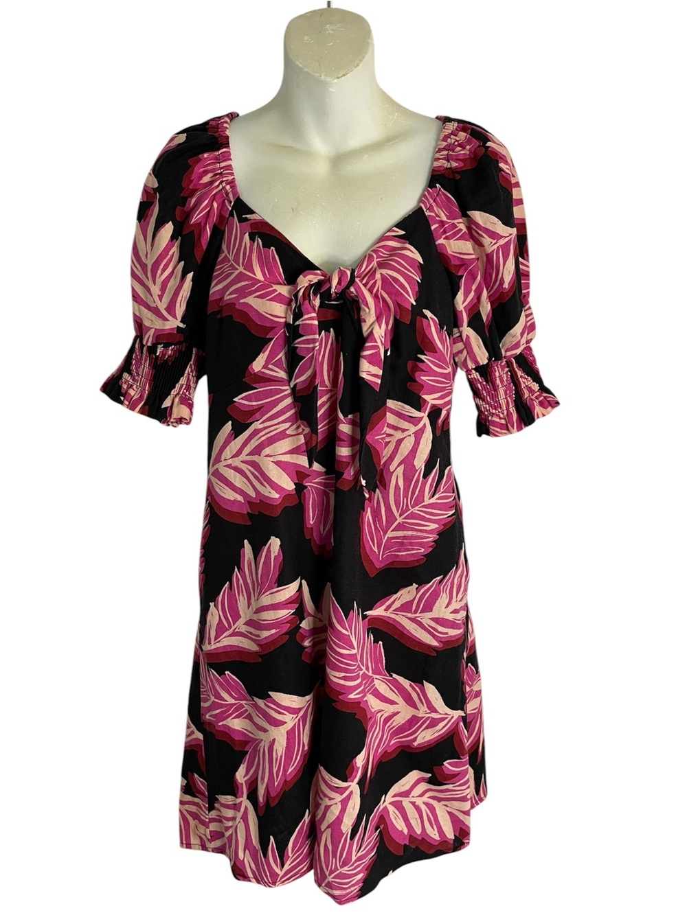 Who What Wear Pink and Black Tropical Tie-Front Dress Size Medium linen
